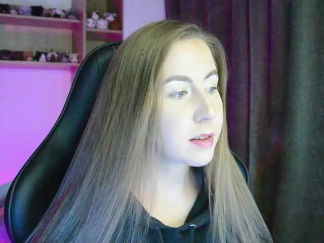 SandiSquirts – webcam model profile photo Image 15