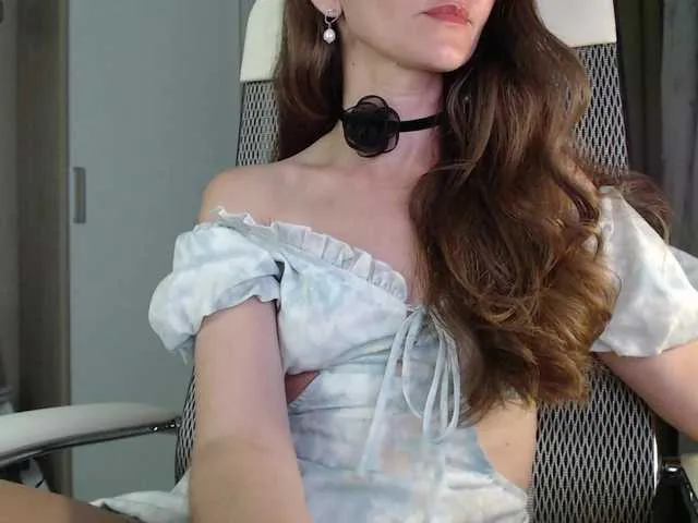 RoxanneMils – webcam model profile photo Image 3