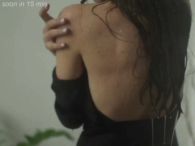 RoxanneMils – webcam model profile photo Image 8