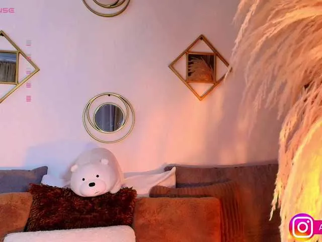 Live with Iam_Annii on FliCam Image 14