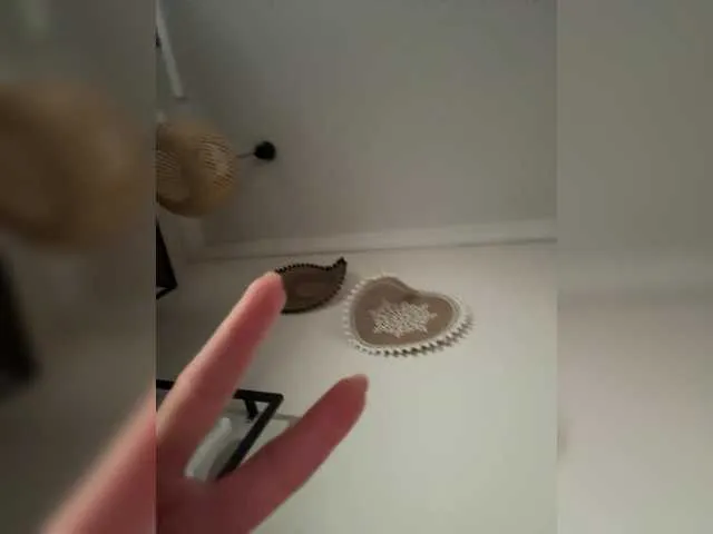 EmilyWeston – webcam model profile photo Image 18