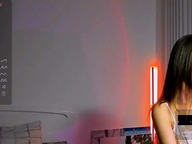 RoxanneMils – webcam model profile photo Image 14