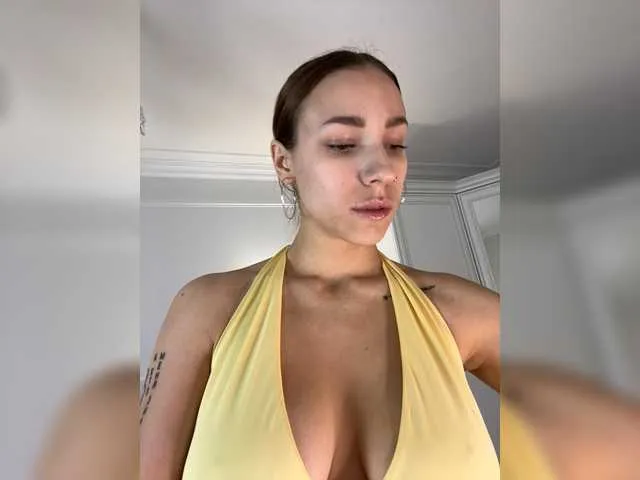 FitnessBunny – webcam model profile photo Image 18