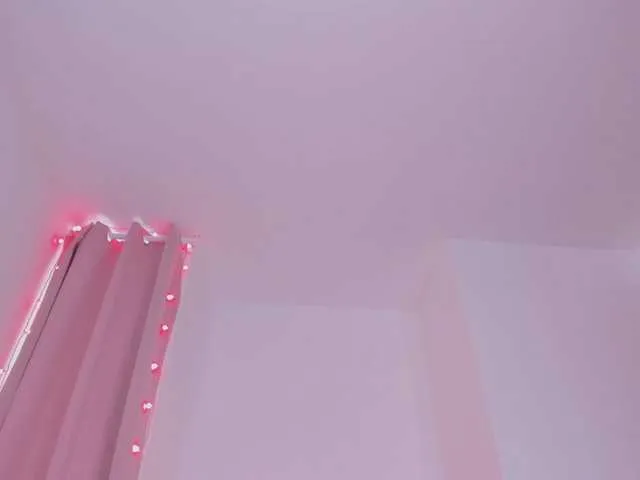 SandiSquirts – webcam model profile photo Image 12