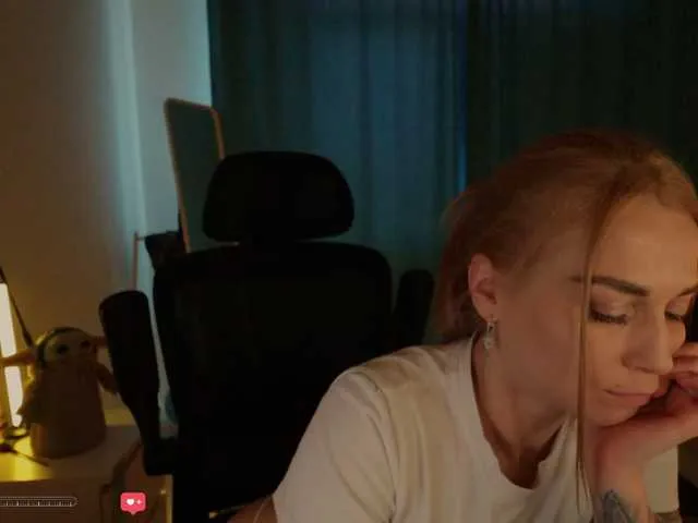 Live with Alishine on FliCam Image 6