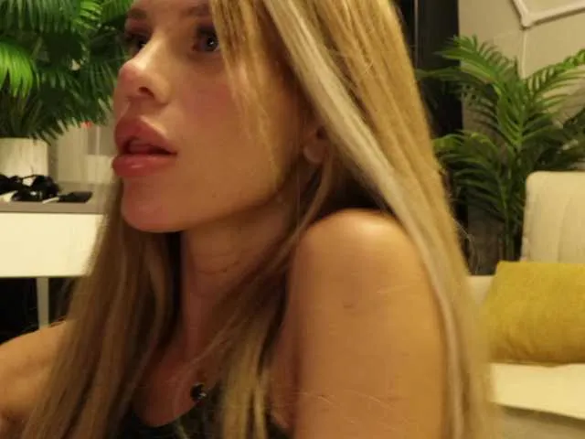 BQueen223 – webcam model profile photo Image 15