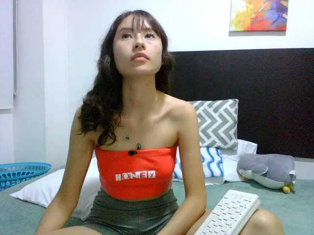 LauraCaruso – webcam model profile photo Image 14