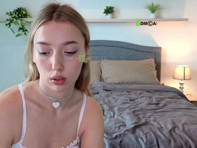 CuteeMaddie – webcam model profile photo Image 2