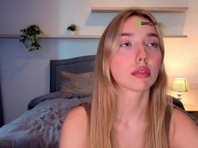 CuteeMaddie – webcam model profile photo Image 3