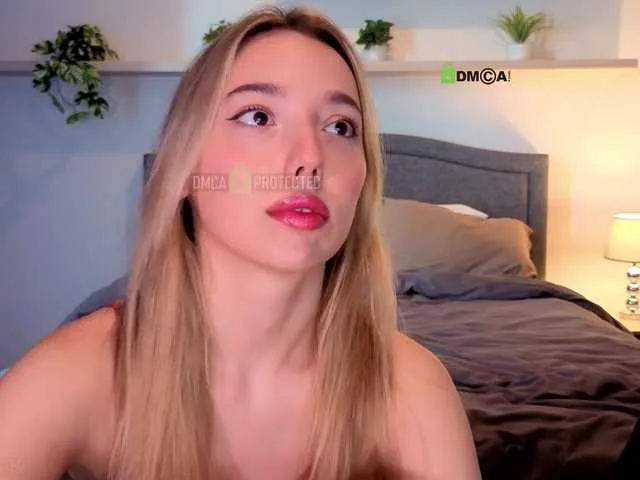 CuteeMaddie – webcam model profile photo Image 6