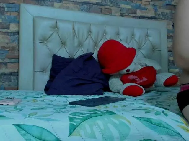 SandiSquirts – webcam model profile photo Image 2