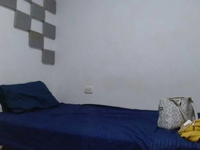 your_world – webcam model profile photo Image 3