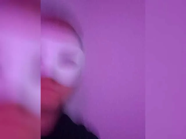 XxAlliGirlNextDoor – webcam model profile photo Image 14