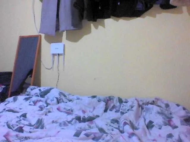 MiraLocks – webcam model profile photo Image 16