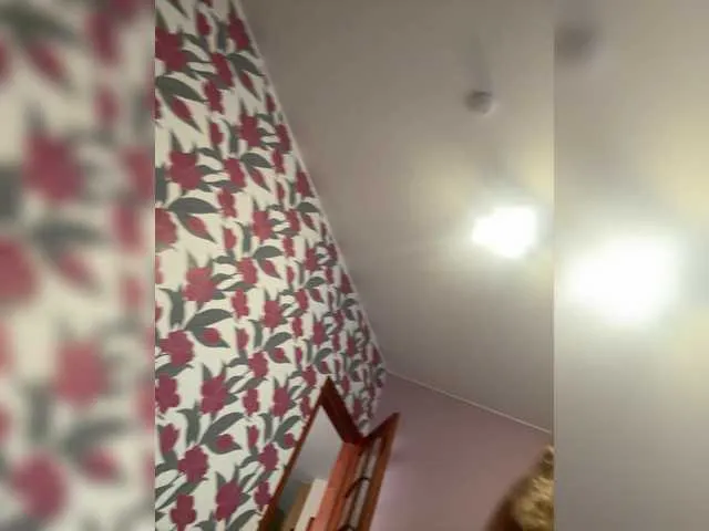 karmija – webcam model profile photo Image 3