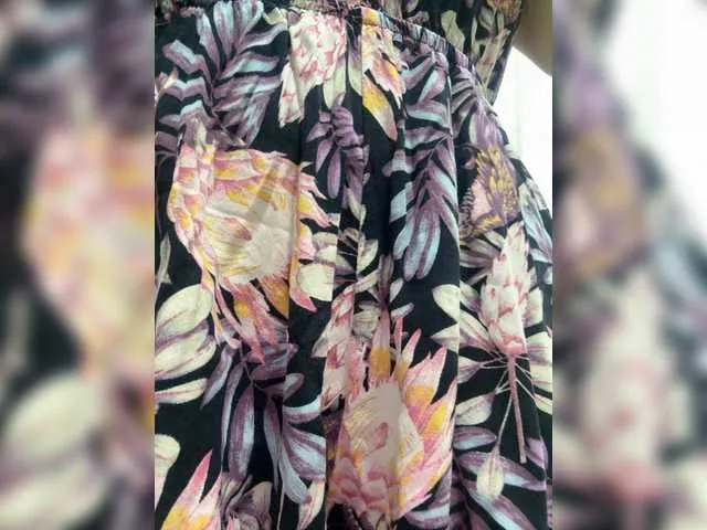 SandiSquirts – webcam model profile photo Image 8