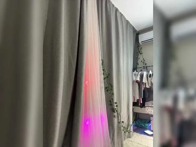 FitnessBunny – webcam model profile photo Image 13