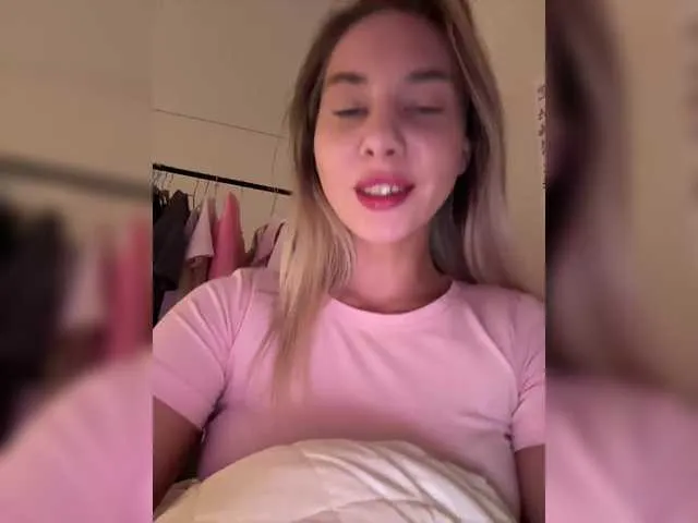 FitnessBunny – webcam model profile photo Image 4