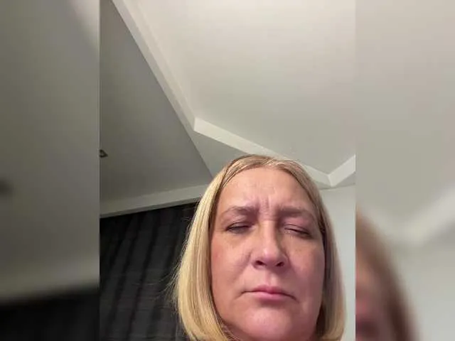 Adora188 – webcam model profile photo Image 16