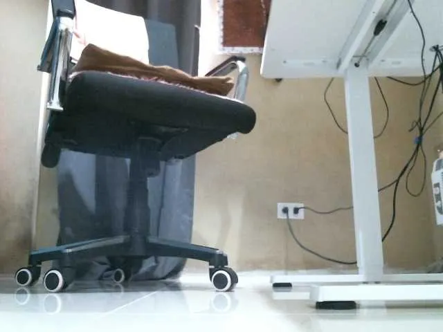 SandiSquirts – webcam model profile photo Image 3