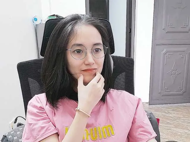 AprilFiore – webcam model profile photo Image 8