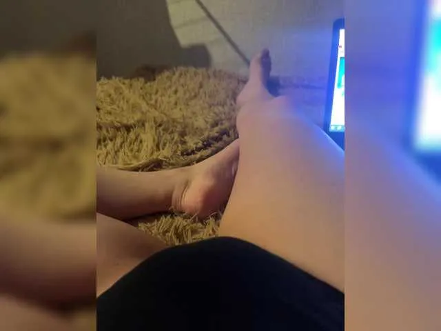 LoraFoxy – webcam model profile photo Image 2