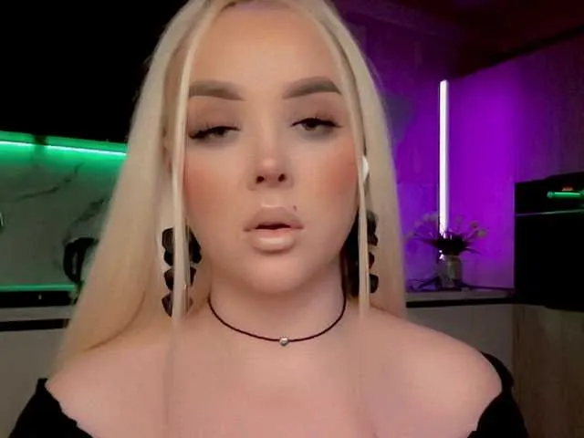 Live with NiaYork on FliCam Image 4