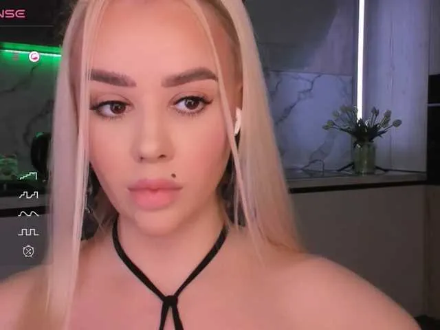 Live with NiaYork on FliCam Image 8