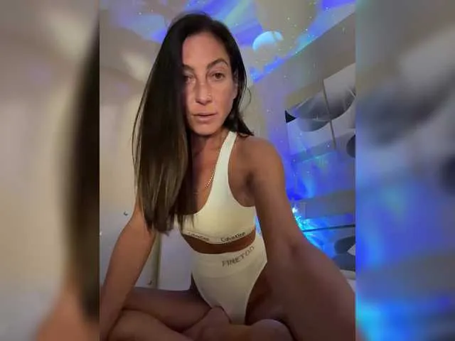 SandiSquirts – webcam model profile photo Image 13