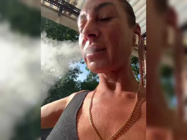 SandiSquirts – webcam model profile photo Image 19