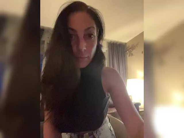 SandiSquirts – webcam model profile photo Image 4