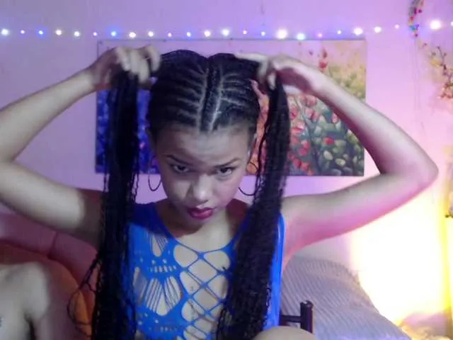 Ninakovaly – webcam model profile photo Image 14