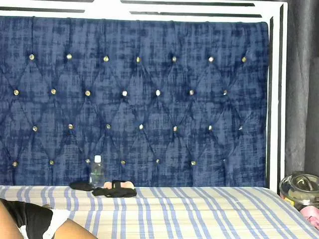 Nura_n_Sarah – webcam model profile photo Image 7