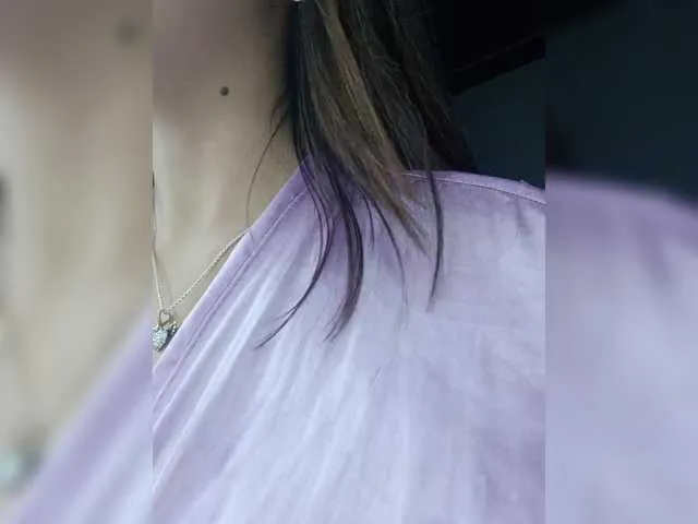 DoggyAsmina – webcam model profile photo Image 12