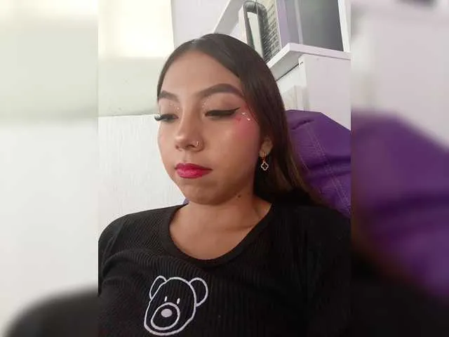 DoggyAsmina – webcam model profile photo Image 16