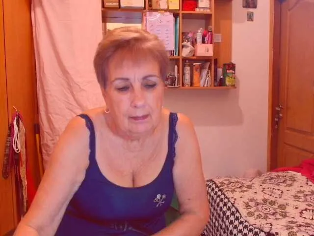 RoxanneMils – webcam model profile photo Image 12