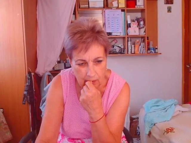 RoxanneMils – webcam model profile photo Image 15