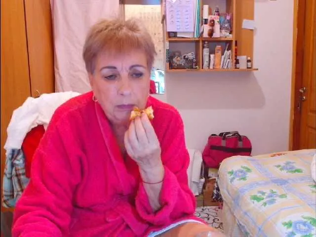 RoxanneMils – webcam model profile photo Image 17