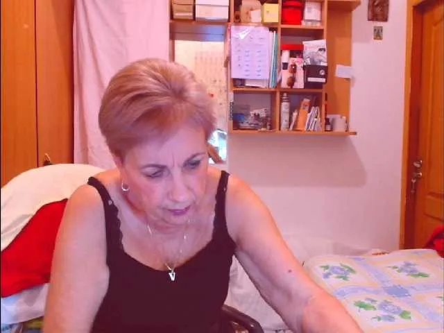 RoxanneMils – webcam model profile photo Image 18