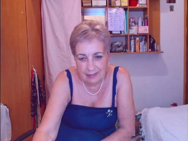 RoxanneMils – webcam model profile photo Image 3