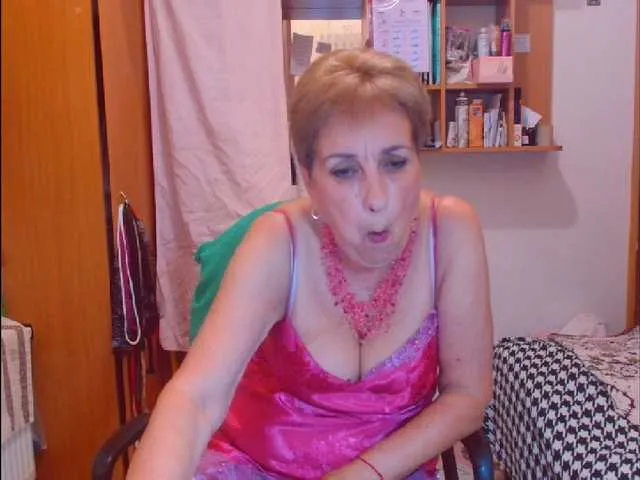 RoxanneMils – webcam model profile photo Image 6