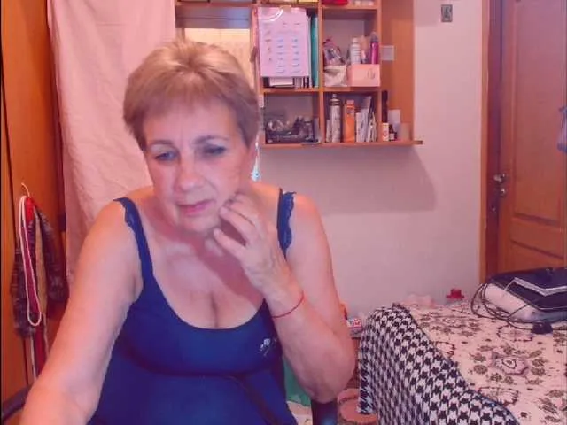 RoxanneMils – webcam model profile photo Image 7