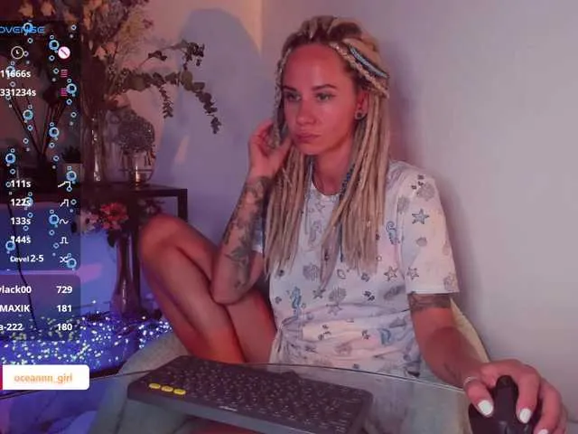 RoxanneMils – webcam model profile photo Image 3