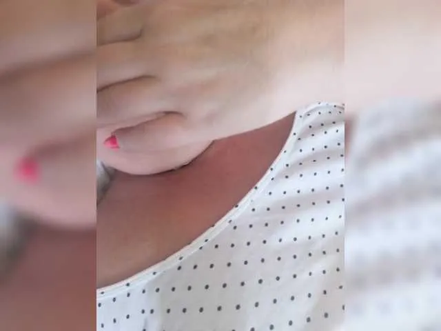 divinaerotica – webcam model profile photo Image 4