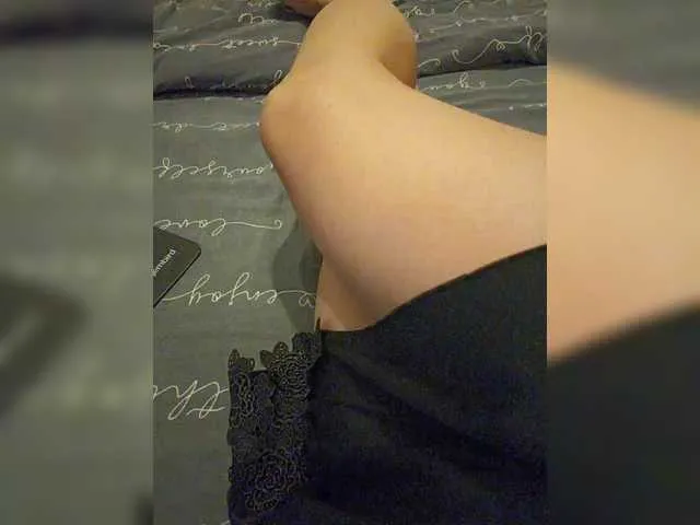 RoxanneMils – webcam model profile photo Image 11