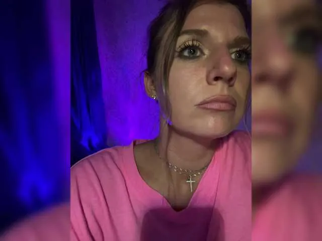 AbrilSilva – webcam model profile photo Image 4