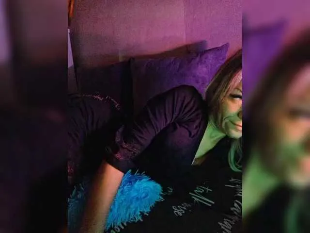 JadeRusell – webcam model profile photo Image 3