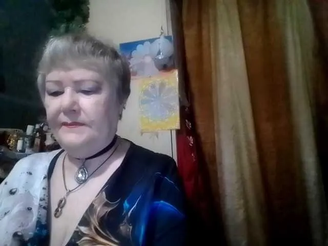 MiraLocks – webcam model profile photo Image 14
