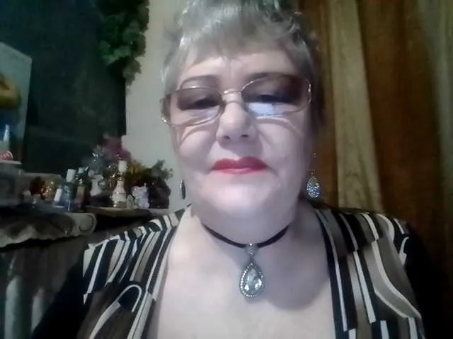 MiraLocks – webcam model profile photo Image 16