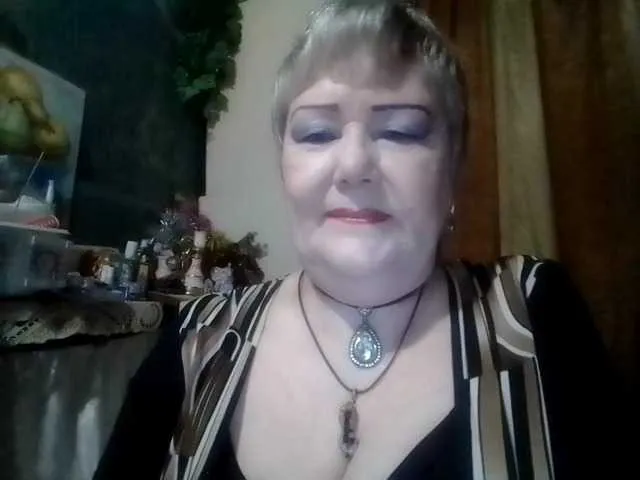 MiraLocks – webcam model profile photo Image 17